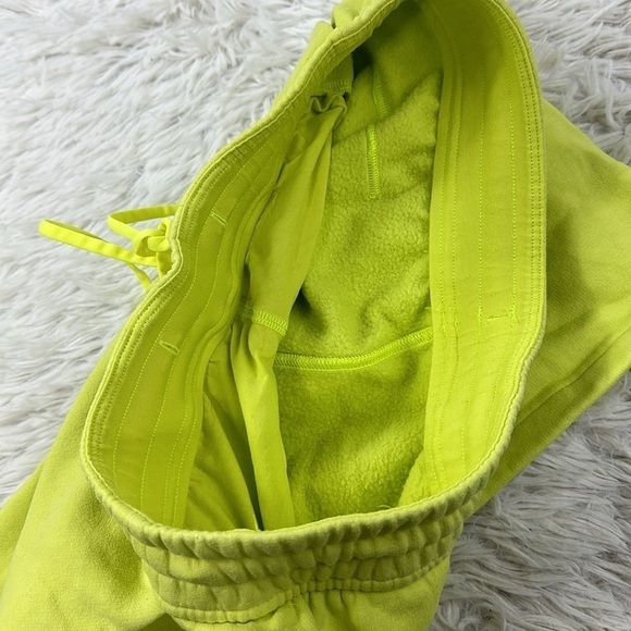 Lululemon Loungeful High-Rise Short 4" Electric Lemon - Picture 5 of 5